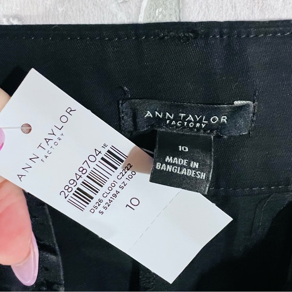 Ann Taylor Factory The 10” Shorts in Black Size 10 - Picture 6 of 7